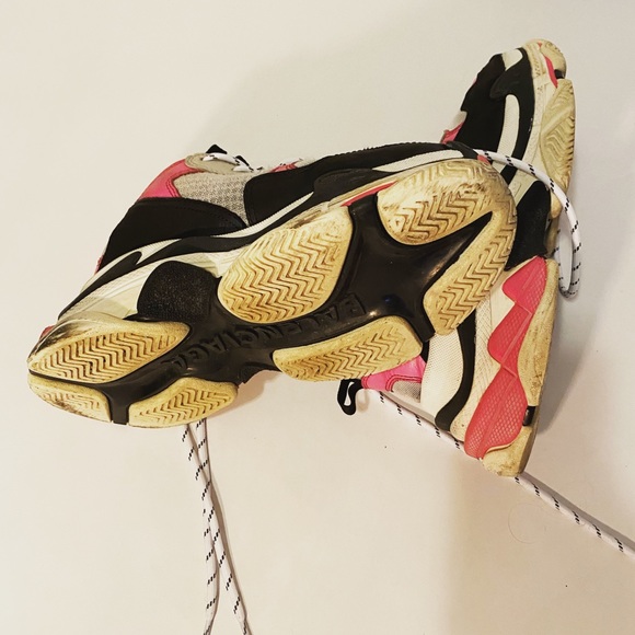 Sneakers - Picture 4 of 6